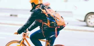 Jak prosto zintegrować opcje płatności i wysyłki w sklepie internetowym?