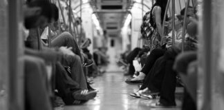 Powierzchnie reklamowe w warszawskim metrze