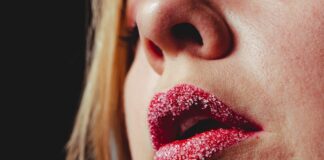 Jakie błyszczyki do ust polecacie dla osób z wrażliwymi ustami?
