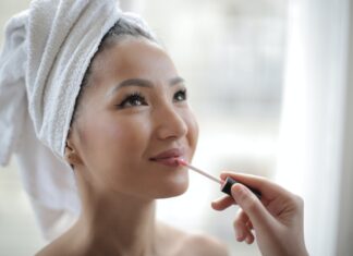 8. Jakie są najlepsze balsamy do ust do stosowania przed makijażem ust?