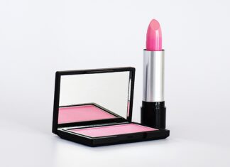 Jakie są różnice między serum do ust a tradycyjnymi balsamami do ust?