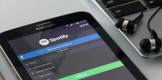Jak puszczać Spotify w aucie?