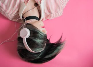 Jak puszczać muzykę w aucie bez Bluetooth? Jak puszczać muzykę w aucie bez Bluetooth?